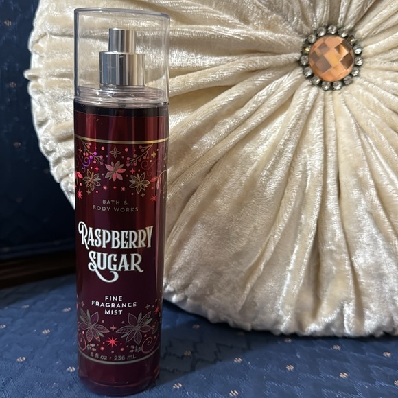 BATH & BODY WORKS SET. . . RASPBERRY SUGAR SCENT - Picture 4 of 4